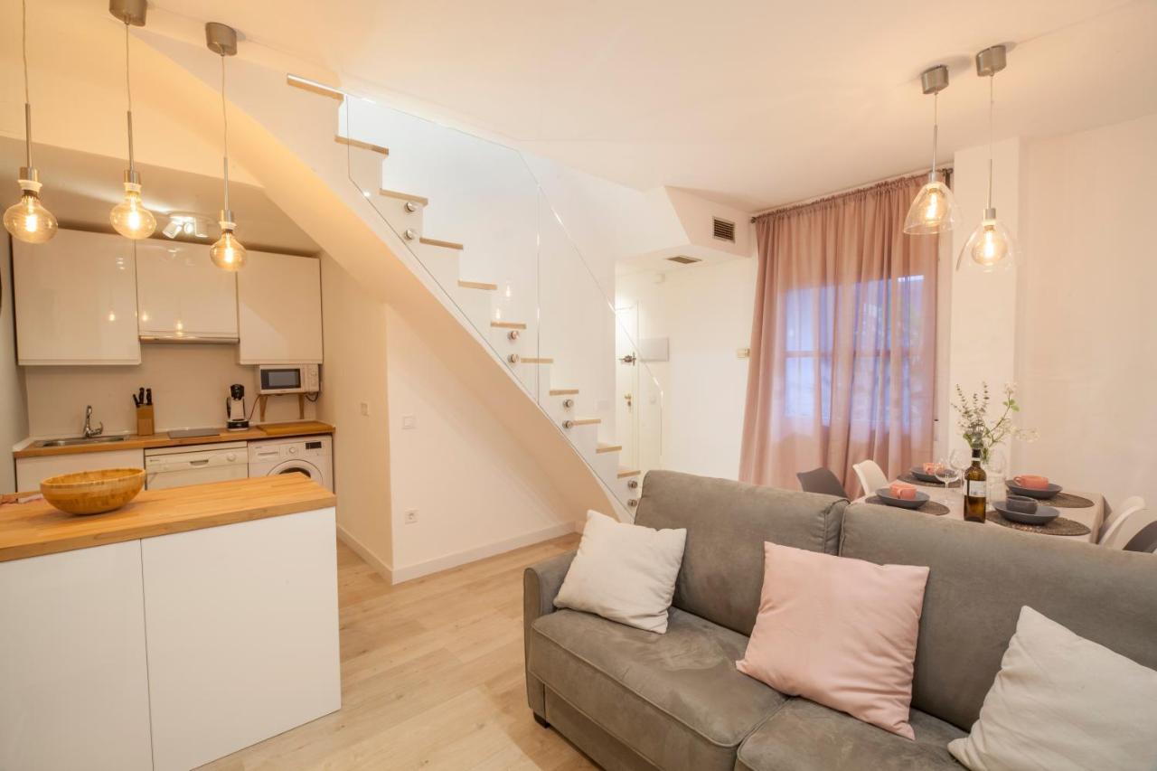 El Apartamento De Rosi Sevilla Bagian luar foto