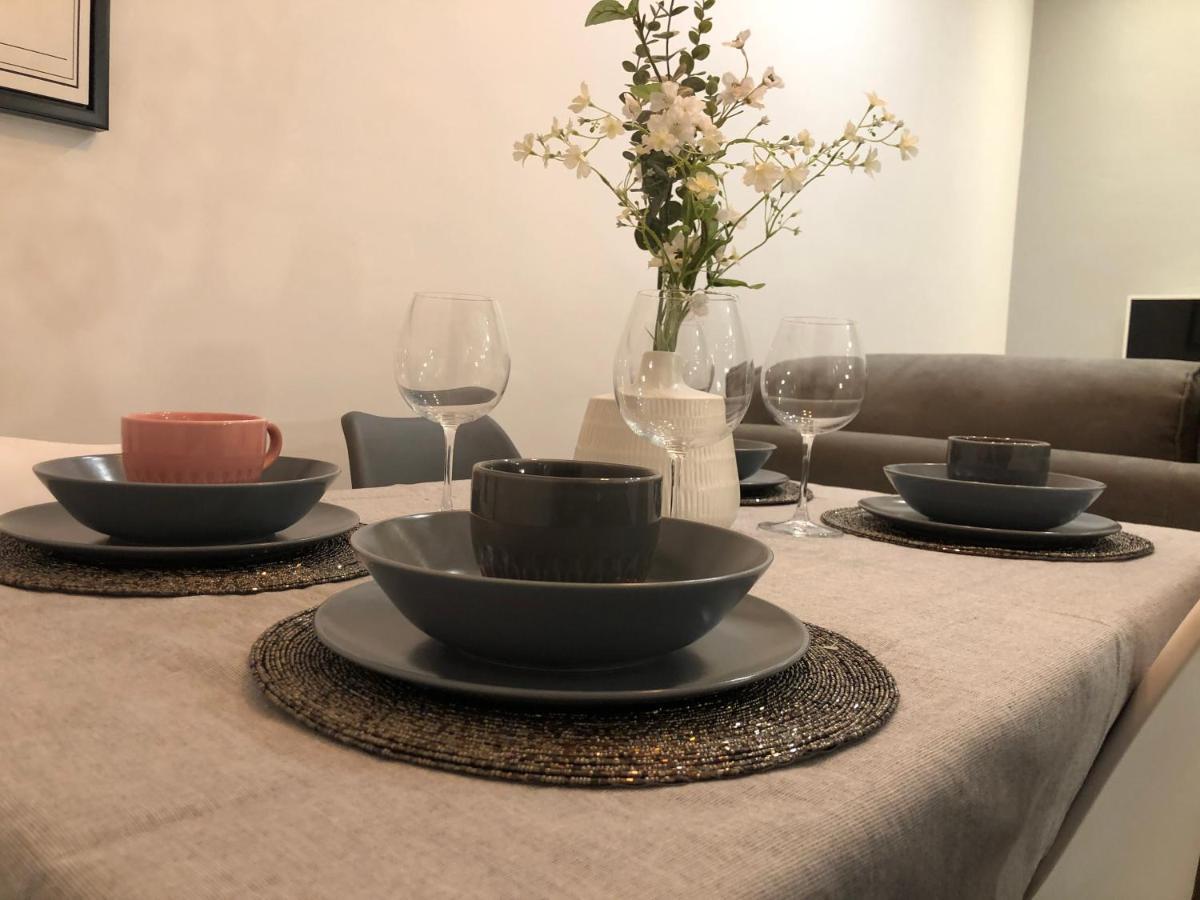 El Apartamento De Rosi Sevilla Bagian luar foto